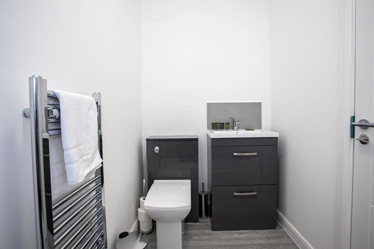 Lovely Open Plan 1 Bedroom Apartment In Bolton Zewnętrze zdjęcie