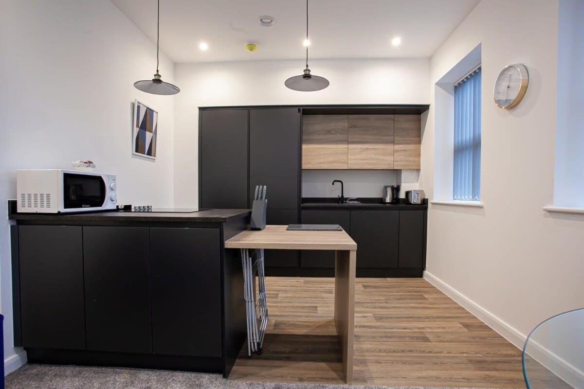 Lovely Open Plan 1 Bedroom Apartment In Bolton Zewnętrze zdjęcie
